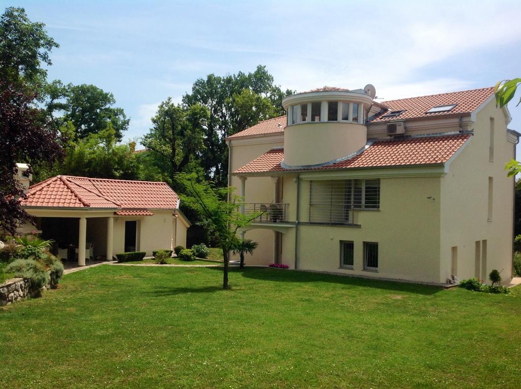 Apartments Villa Majda Матулі Екстер'єр фото