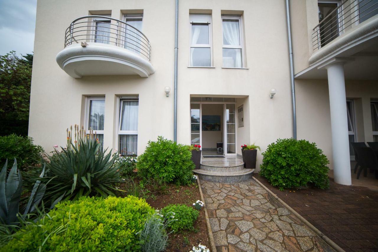 Apartments Villa Majda Матулі Екстер'єр фото